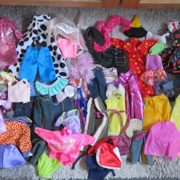 Mixed Lot Barbie Ken Monster High Style Doll Clothes Pre-owned (K717) - Picture 1 of 8